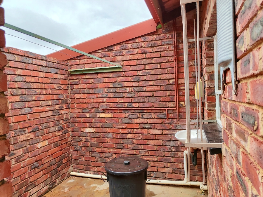 2 Bedroom Property for Sale in Roosheuwel North West